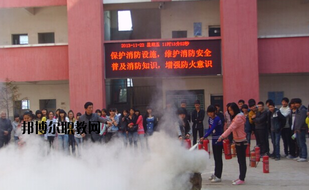 當(dāng)同學(xué)們對(duì)一所學(xué)校感興趣的時(shí)候，一般會(huì)通過(guò)怎樣的方式來(lái)了解這所學(xué)校的相關(guān)信息呢?相信很多的同學(xué)都會(huì)選擇通過(guò)上網(wǎng)查詢的方式來(lái)對(duì)學(xué)校信息進(jìn)行了解，可是有的時(shí)候網(wǎng)上有的學(xué)校信息并不全面，一些招生信息同學(xué)們只能通過(guò)撥打?qū)W校招生電話進(jìn)行了解。  上饒中等職業(yè)學(xué)校招生電話：0793-8629088  上饒中等職業(yè)學(xué)校郵箱：srdzgy@jxedu.gov.cn  上饒中等職業(yè)學(xué)校簡(jiǎn)介 上饒中等職業(yè)學(xué)校創(chuàng)辦于1998年，是經(jīng)市教育局98[131]號(hào)文件和省教[2000]018號(hào)文件批準(zhǔn)的全日制職業(yè)中專學(xué)?！，F(xiàn)有專業(yè)十個(gè)，在籍學(xué)生1200余人，專職教師60多名，學(xué)校秉承“勤學(xué)、奮進(jìn)、友愛(ài)、創(chuàng)新”的校訓(xùn)，以教學(xué)管理嚴(yán)格，封閉式軍事化管理為特色。全體員工克盡職守，愛(ài)崗敬業(yè)，用心工作，真心服務(wù)。十五年來(lái)培育了數(shù)8000余名技術(shù)人才，受到市委、市政府和用人單位的充分肯定。  上饒中等職業(yè)學(xué)校就業(yè)優(yōu)勢(shì) 學(xué)校畢業(yè)的學(xué)生都通過(guò)學(xué)校一系列的考核，有過(guò)硬的動(dòng)手能力和理論知識(shí)，能確保各專業(yè)的畢業(yè)生基本上專業(yè)對(duì)口的就業(yè)上崗，并受到用人單位一致好證，畢業(yè)業(yè)供不應(yīng)求。就業(yè)率一真位居全市前列，被省教育廳授予“江西省中等職業(yè)學(xué)校就業(yè)先進(jìn)單位”。  小編總結(jié) 有的時(shí)候，網(wǎng)上有的只是關(guān)于學(xué)校的辦學(xué)條件介紹，而對(duì)于學(xué)校當(dāng)年招生政策的信息介紹卻不多。因此，小編建議，為了同學(xué)們可以更順利地報(bào)考，接下來(lái)可以通過(guò)撥打招生電話的方式先對(duì)學(xué)校的招生政策做一個(gè)詳細(xì)的了解。