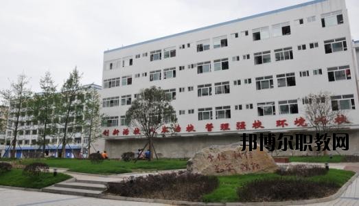 南充應(yīng)用技術(shù)職業(yè)學校2020年招生辦聯(lián)系電話
