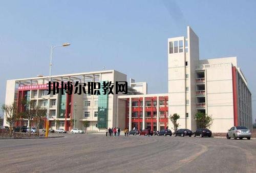 內(nèi)江宏昌職業(yè)技術(shù)學(xué)校2020年報名條件、招生要求、招生對象