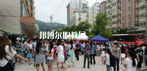 巴中市巴州區(qū)化成職業(yè)2020年報(bào)名條件、招生要求、招生對(duì)象
