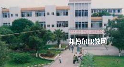 柳州市衛(wèi)生學(xué)校2020年報(bào)名條件、招生要求、招生對(duì)象 