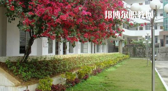 廣西輕工技師學(xué)院2020年報名條件、招生要求、招生對象