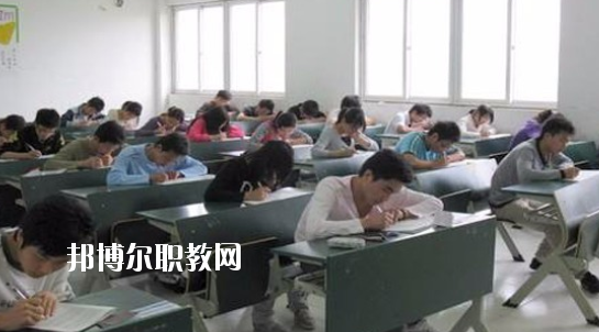 蕪湖高級(jí)職業(yè)技術(shù)學(xué)校2020年報(bào)名條件、招生要求、招生對(duì)象