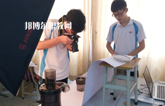 佛山順德區(qū)胡錦超職業(yè)技術(shù)學(xué)校2020年報名條件、招生要求、招生對象