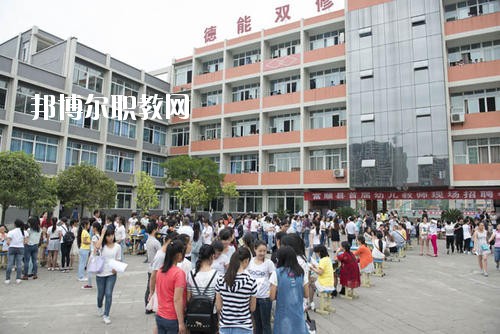 富順縣福源灝職業(yè)中學(xué)2020年報名條件、招生要求、招生對象
