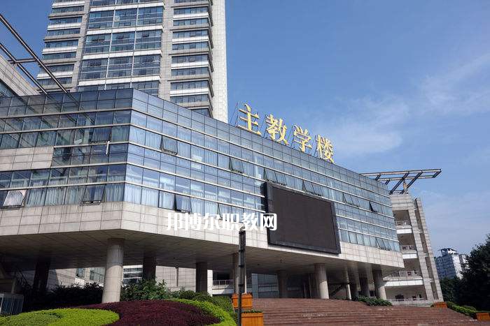 達(dá)州華西職業(yè)技術(shù)學(xué)校2021年報(bào)名條件、招生要求