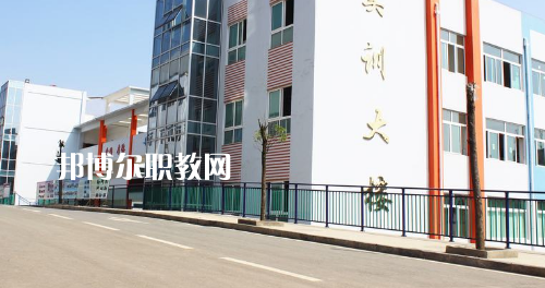 畢節(jié)同心農(nóng)工中等職業(yè)技術(shù)學(xué)校2021年報(bào)名條件、招生要求、招生對(duì)象