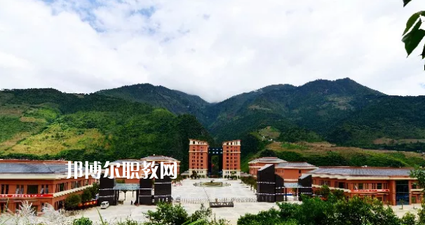 迪慶州民族中等專業(yè)學(xué)校2021年報名條件、招生要求、招生對象