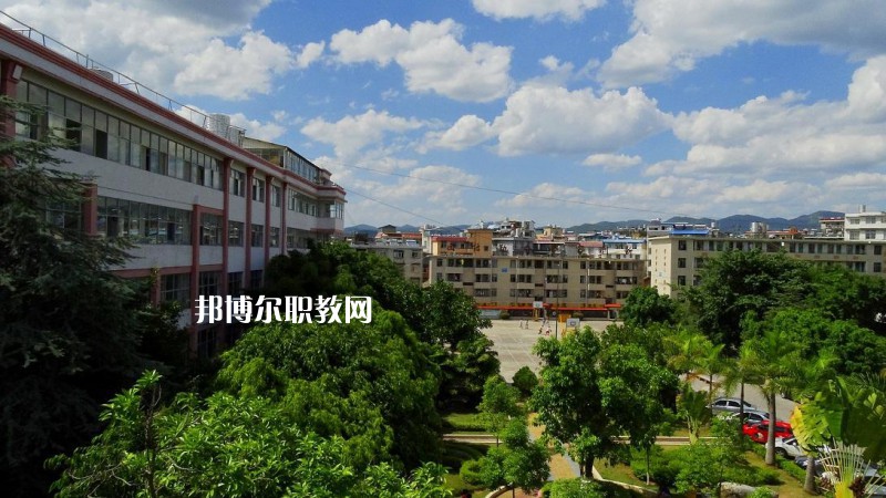 思茅衛(wèi)生學校2021年報名條件、招生要求、招生對象