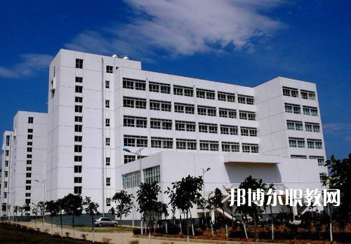 大理衛(wèi)生學(xué)校2021年報(bào)名條件、招生要求、招生對(duì)象