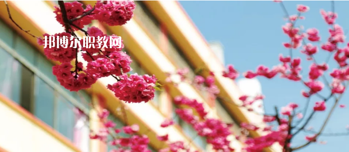 云南昆明工業(yè)學(xué)校2021年報名條件、招生要求、招生對象