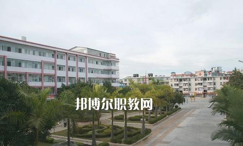 云南省普洱衛(wèi)生學(xué)校2021年學(xué)費(fèi)、收費(fèi)多少