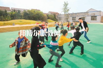 云南2021年中專幼師學(xué)?？梢钥即髮? width=