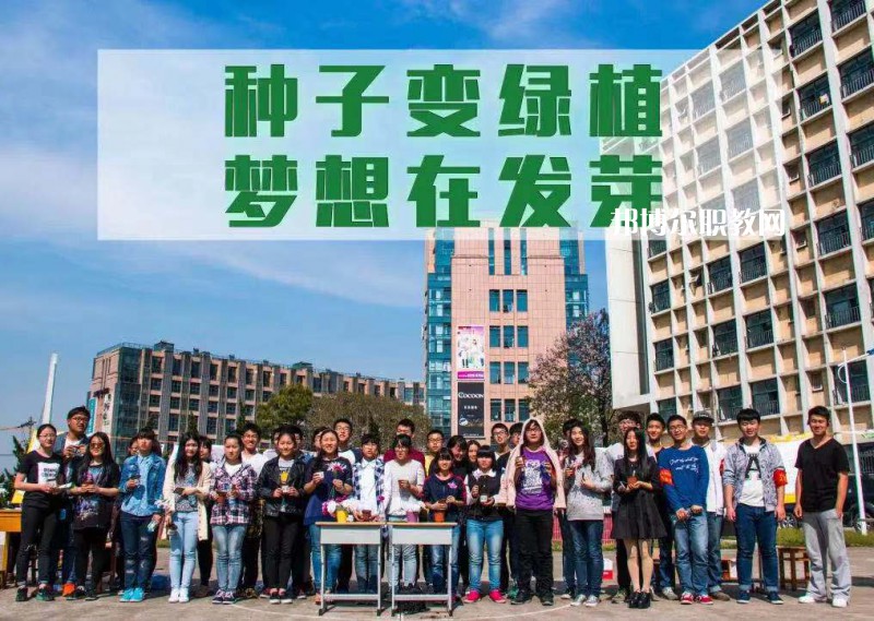 江蘇傳媒學(xué)校2022年報名條件、招生要求、招生對象