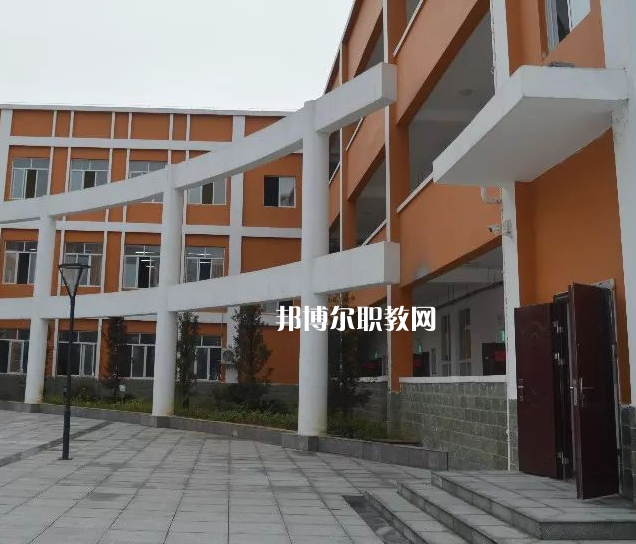 黔南州技工學(xué)校2022年報名條件、招生要求、招生對象