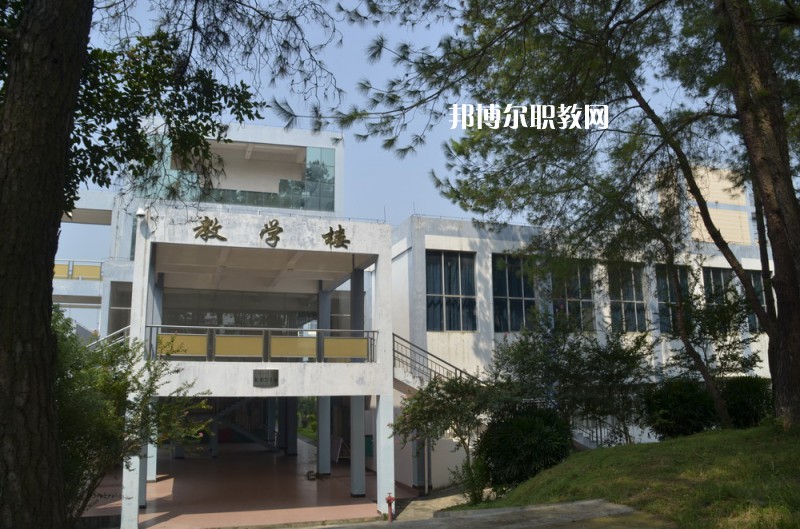 重慶第三衛(wèi)生學校2022年報名條件、招生要求、招生對象 