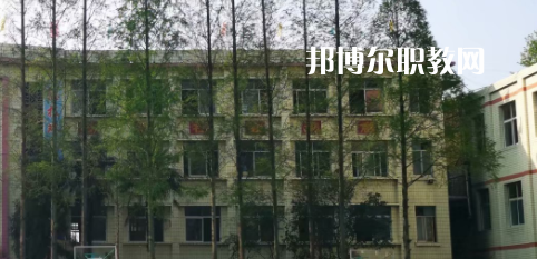 成都恒輝技工學(xué)校2022年學(xué)費(fèi)、收費(fèi)多少