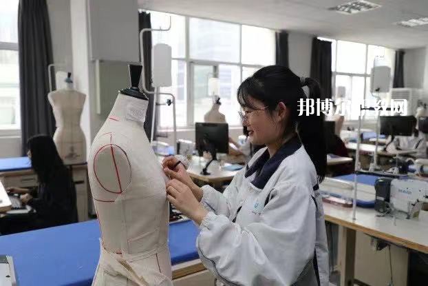江蘇省蘇州絲綢中等專業(yè)學校2022年報名條件、招生要求、招生對象