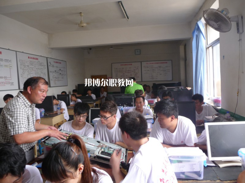 蘭州電子工業(yè)學(xué)校2022年學(xué)費(fèi)、收費(fèi)多少