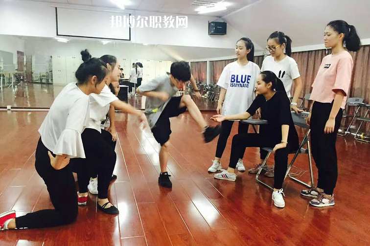 石家莊華韻藝術(shù)中專學校2022年報名條件、招生要求、招生對象