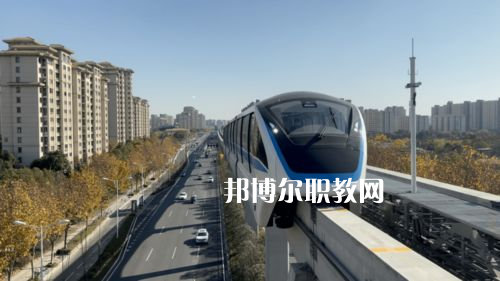 蘭州2022年中專軌道交通學(xué)?？即髮? width=