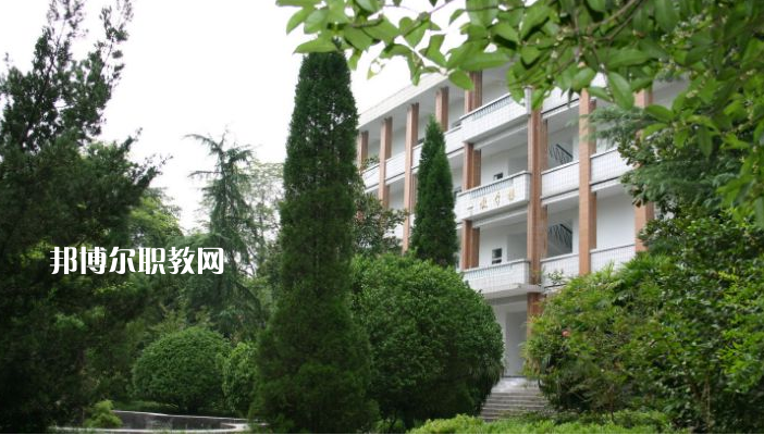 重慶紅春藤技工學校2022年學費、收費多少