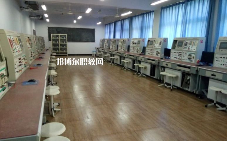 秦皇島現(xiàn)代經(jīng)濟(jì)中等專業(yè)學(xué)校2022年報名條件、招生要求、招生對象
