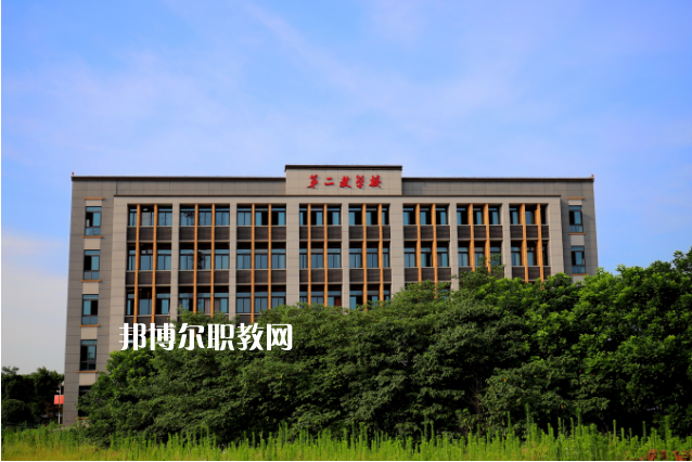 重慶工貿(mào)高級(jí)技工學(xué)校2022年報(bào)名條件、招生要求、招生對(duì)象