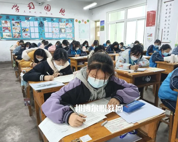 平?jīng)隼砉ぶ械葘I(yè)學(xué)校2022年報(bào)名條件、招生要求、招生對象