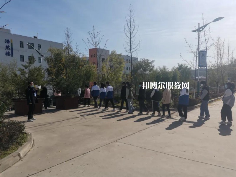 華亭職業(yè)教育中心2022年學(xué)費(fèi)、收費(fèi)多少