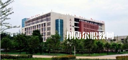 瀘州醫(yī)學(xué)院衛(wèi)生學(xué)校2022年學(xué)費、收費多少