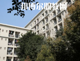重慶渝北職業(yè)教育中心2022年報名條件、招生要求、招生對象