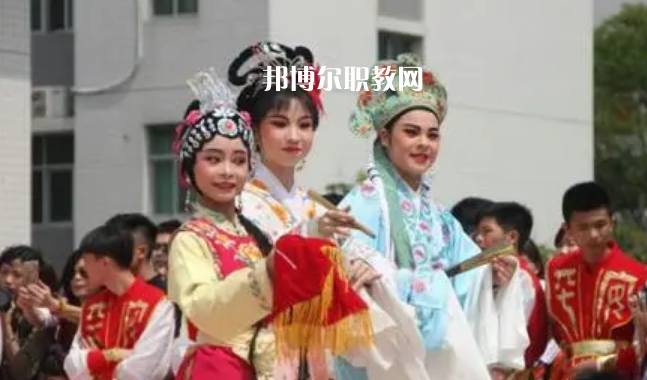 汕頭文化藝術(shù)學(xué)校2022年招生辦聯(lián)系電話(huà)