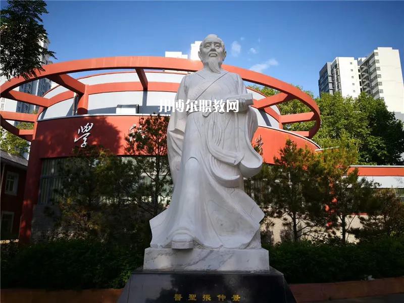 天水衛(wèi)生學(xué)校2022年報名條件、招生要求、招生對象