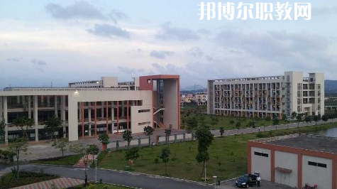 獨山中等職業(yè)學校2022年學費、收費多少