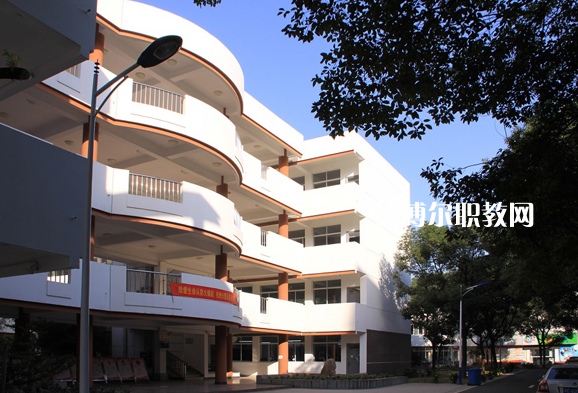 揚州市弘揚中等專業(yè)學校2022年招生辦聯(lián)系電話