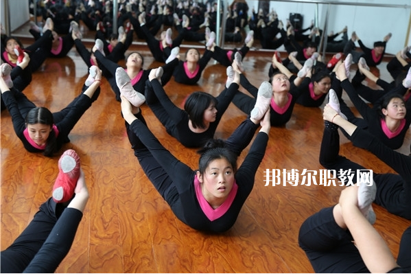 重慶榮昌職業(yè)教育中心2022年學(xué)費(fèi)、收費(fèi)多少