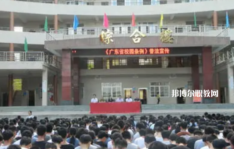 信宜丁堡高級職業(yè)技術學校2022年報名條件、招生要求、招生對象