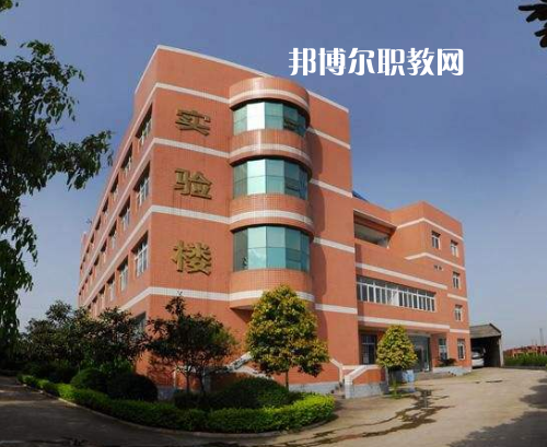 重慶渝東技工學(xué)校2022年報(bào)名條件、招生要求、招生對象