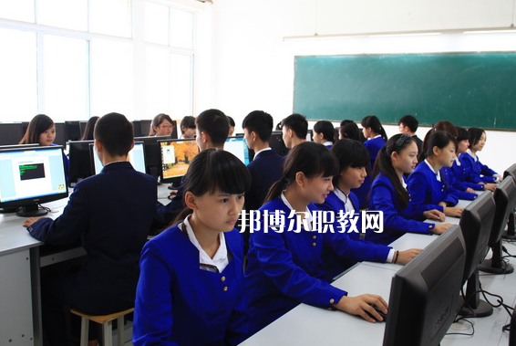 眉山華西航空旅游學(xué)校2022年報(bào)名條件、招生要求、招生對(duì)象