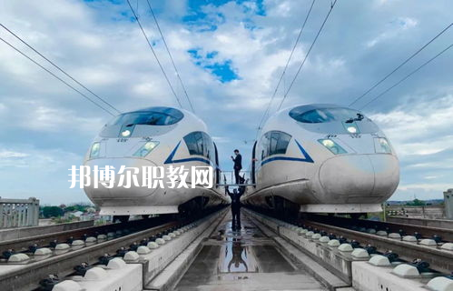 蘭州2022年軌道交通學(xué)校中專升大?？际裁? width=