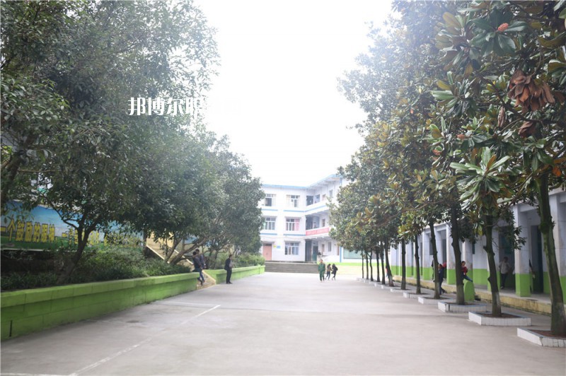云南司法學(xué)校2022年學(xué)費(fèi)、收費(fèi)多少