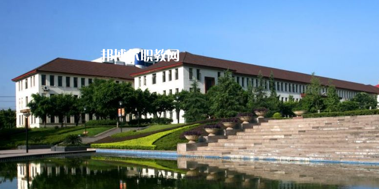 重慶醫(yī)科學(xué)校2022年學(xué)費(fèi)、收費(fèi)多少