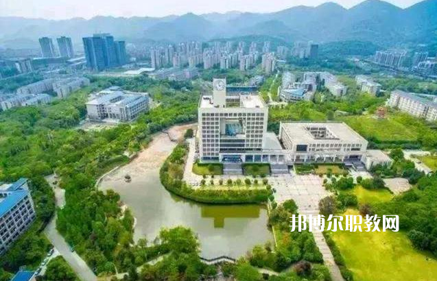 重慶醫(yī)科學(xué)校2022年報名條件、招生要求、招生對象