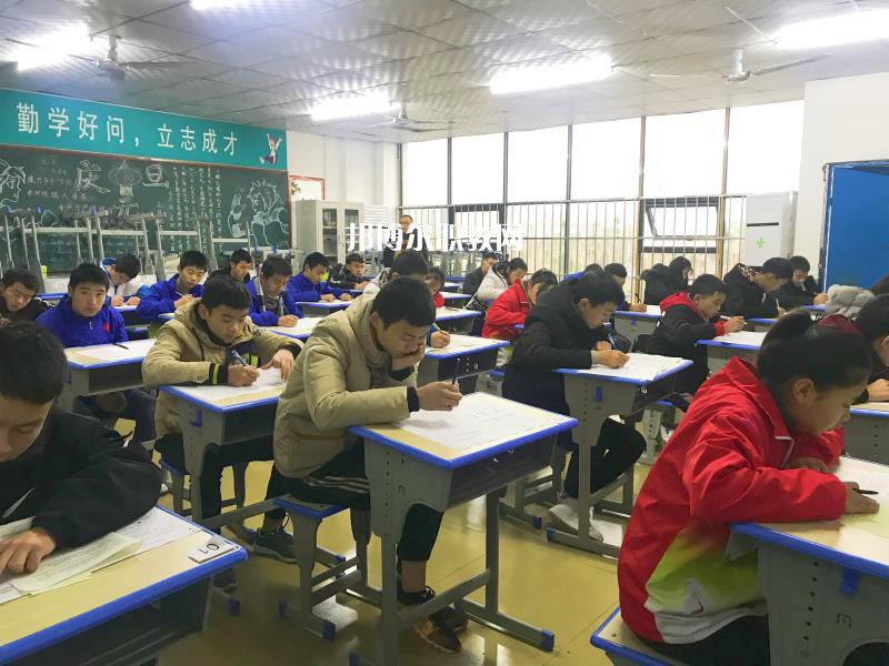 四川達州鳳凰職業(yè)技術學校2022年報名條件、招生要求、招生對象