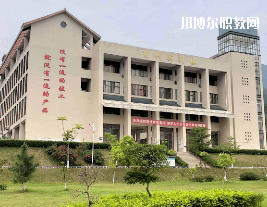 云浮高級技工學(xué)校2022年報名條件、招生要求、招生對象 