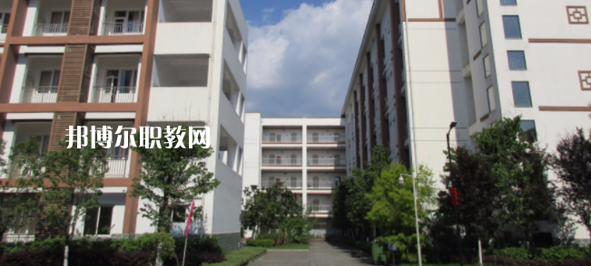 昭通財(cái)貿(mào)學(xué)校2022年招生辦聯(lián)系電話(huà)