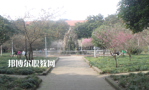 湖北汽車工業(yè)實(shí)驗(yàn)技工學(xué)校2022年報(bào)名條件、招生要求、招生對(duì)象