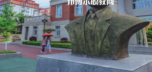 綿陽(yáng)交通高級(jí)技工學(xué)校地址在哪里，哪個(gè)地區(qū)，哪個(gè)城市?
