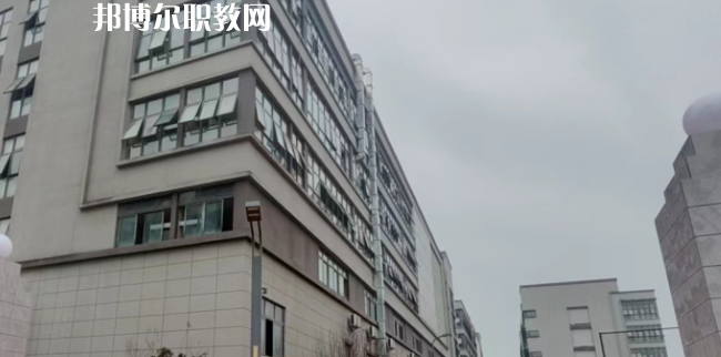 重慶市渝北區(qū)竟成中學(xué)校地址在哪里，哪個地區(qū)，哪個城市?